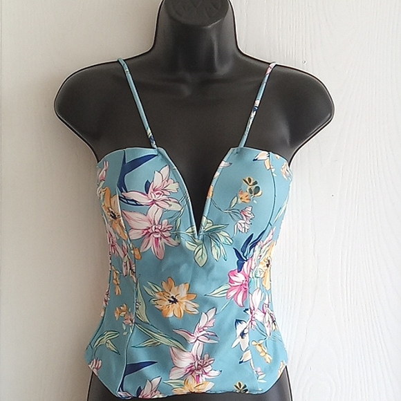 Revamped Tops - ⭐️Host Pick ⭐️ Revamped | Cami Floral  Crisscross Back Top